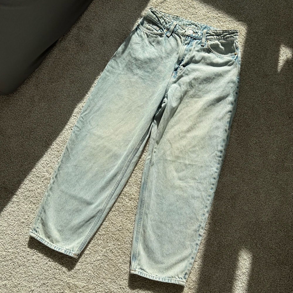 H&M (&Denim) barrel loose fit high-waist jeans - light washed